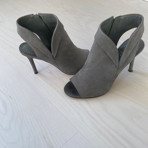 Vince Camuto 6.5M Cholia Grey Leather